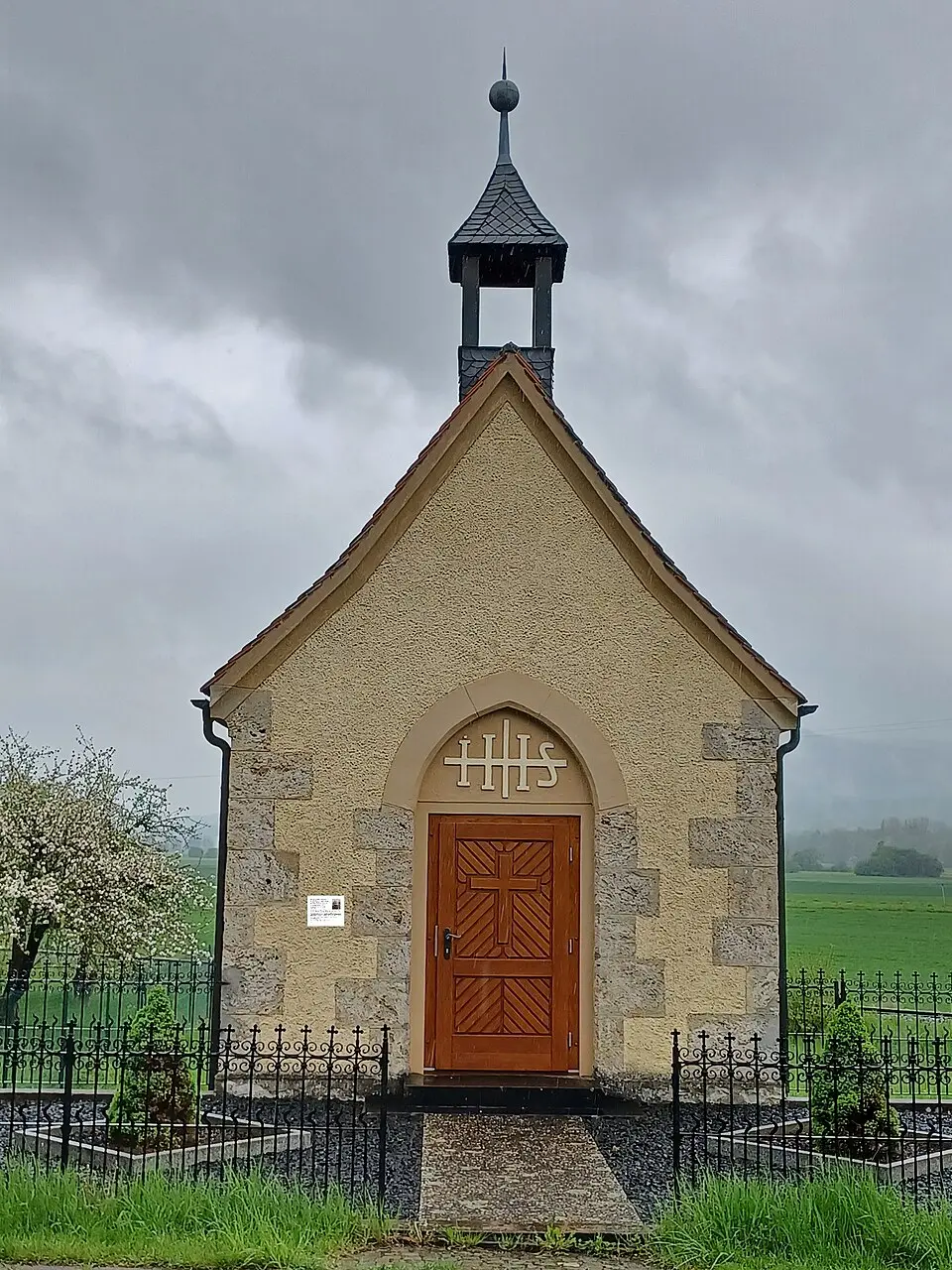 Slika: Stephan.Miller · CC BY-SA 4.0 Kriegergedächtniskapelle Ebermannstadt