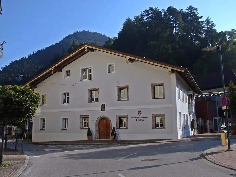 Gemeindeamt, ehem. Gasthaus Zum Goldenen Hirschen, Judenwirt