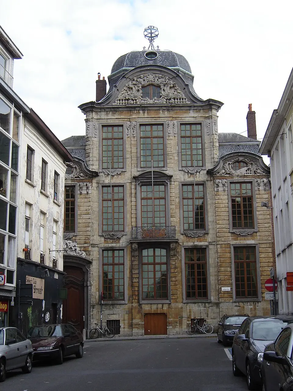 Image: User:LimoWreck · CC BY-SA 3.0 Koninklijke Academie voor Nederlandse Taal- en Letterkunde