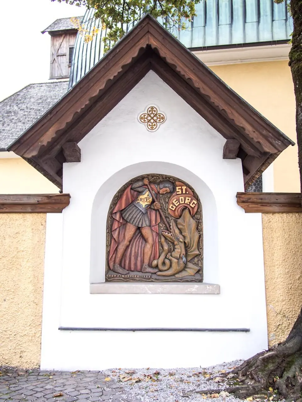 Image: Fura · CC BY-SA 3.0 AT Kreuzweg und Georgs-Bildstock mit Friedhofsummauerung