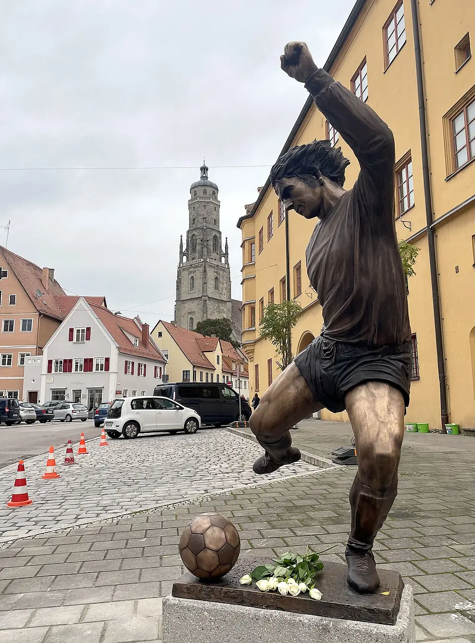 Gerd-Müller-Statue