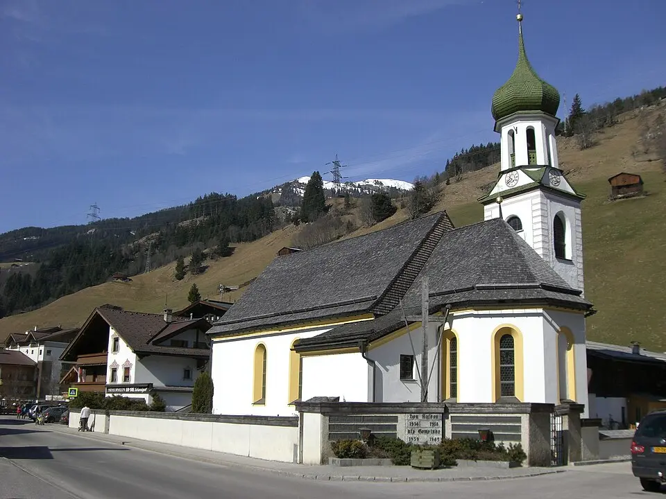 Obrázok: Benotzer:Alexandra · CC BY-SA 3.0 Pfarrkirche Gerlos