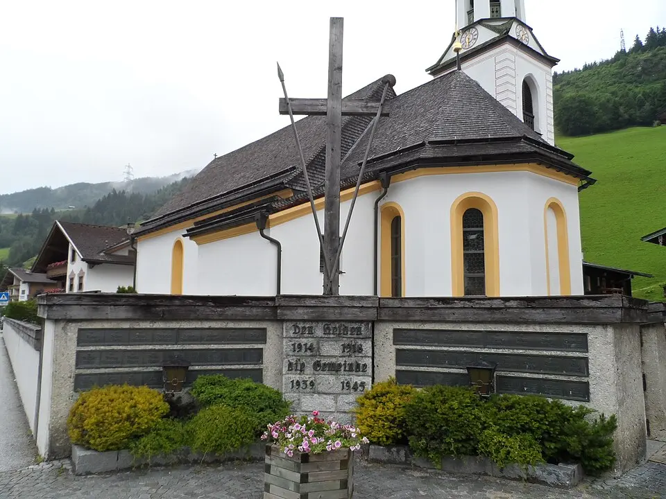 Alter Friedhof und Kriegerdenkmal
