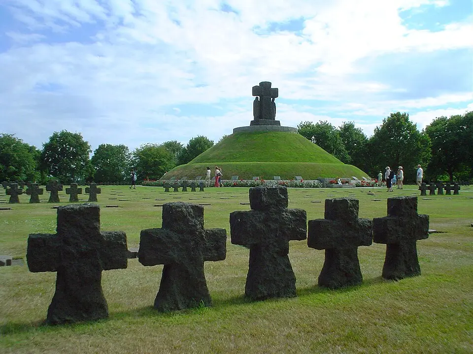 cimetière militaire allemand de La Cambe