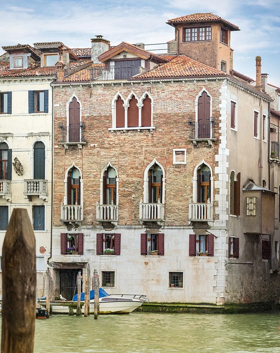 Palazzetto Iona