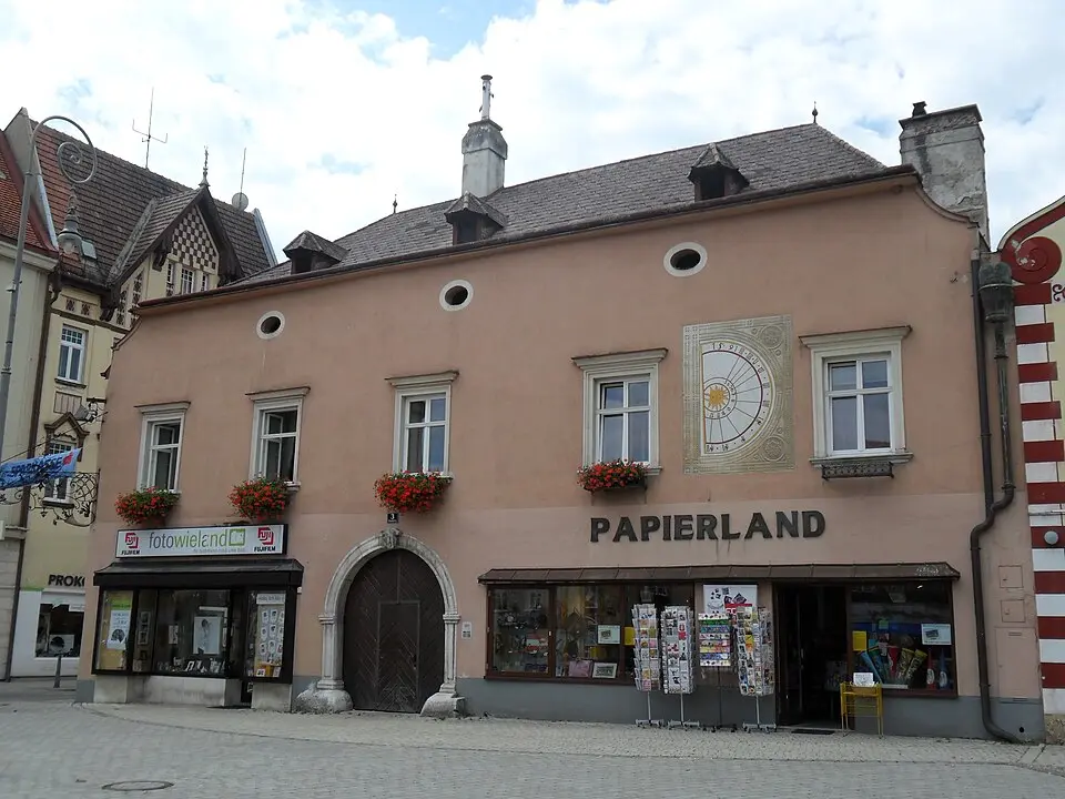 Wohn- und Geschäftshaus