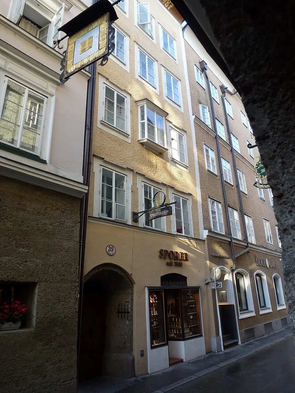 Wohn- und Geschäftshaus, Kollegimesnerhaus