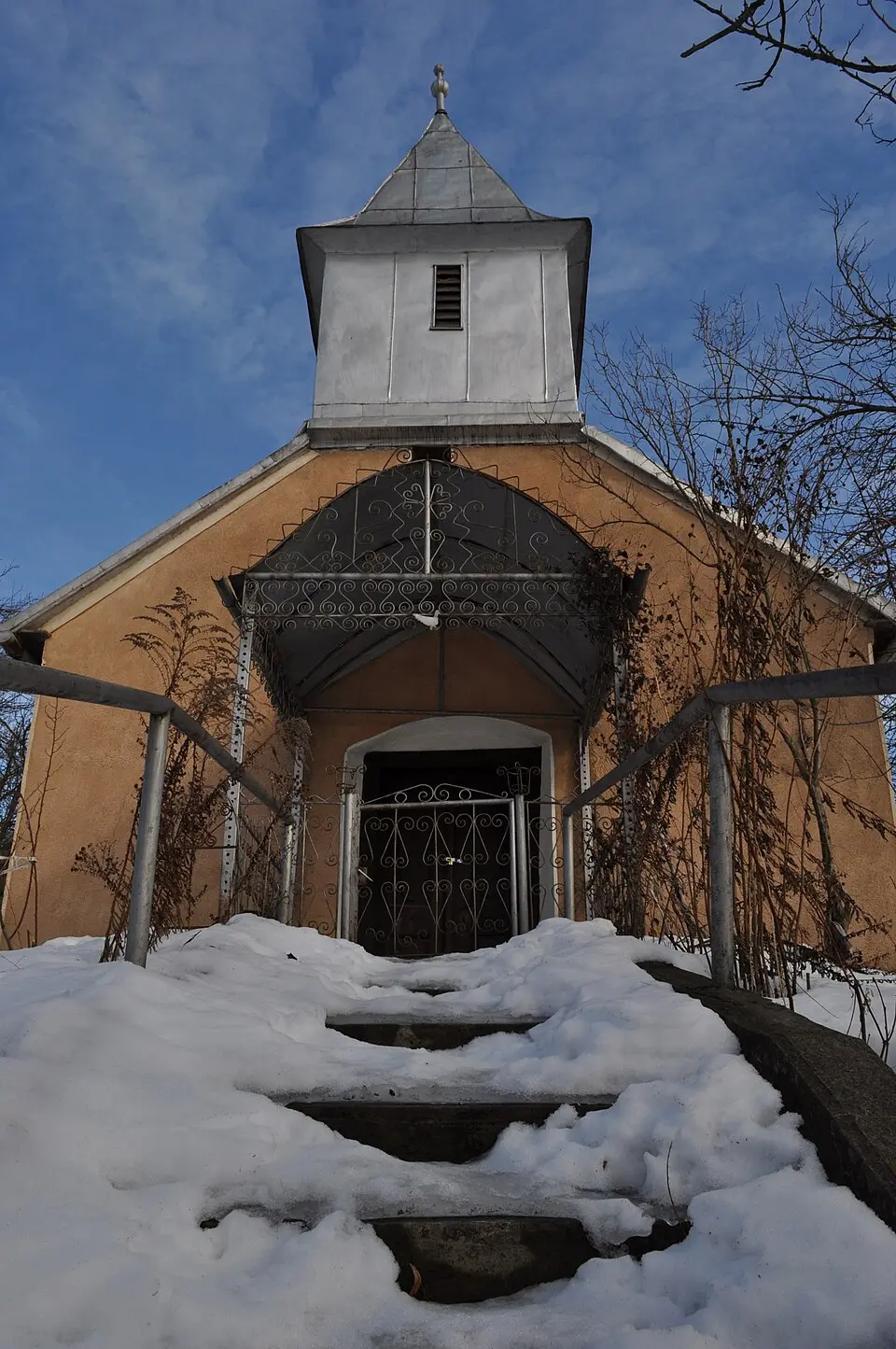 Obrázek: Țetcu Mircea Rareș · CC BY-SA 3.0 RO Biserica reformată din Ghirolt, Cluj