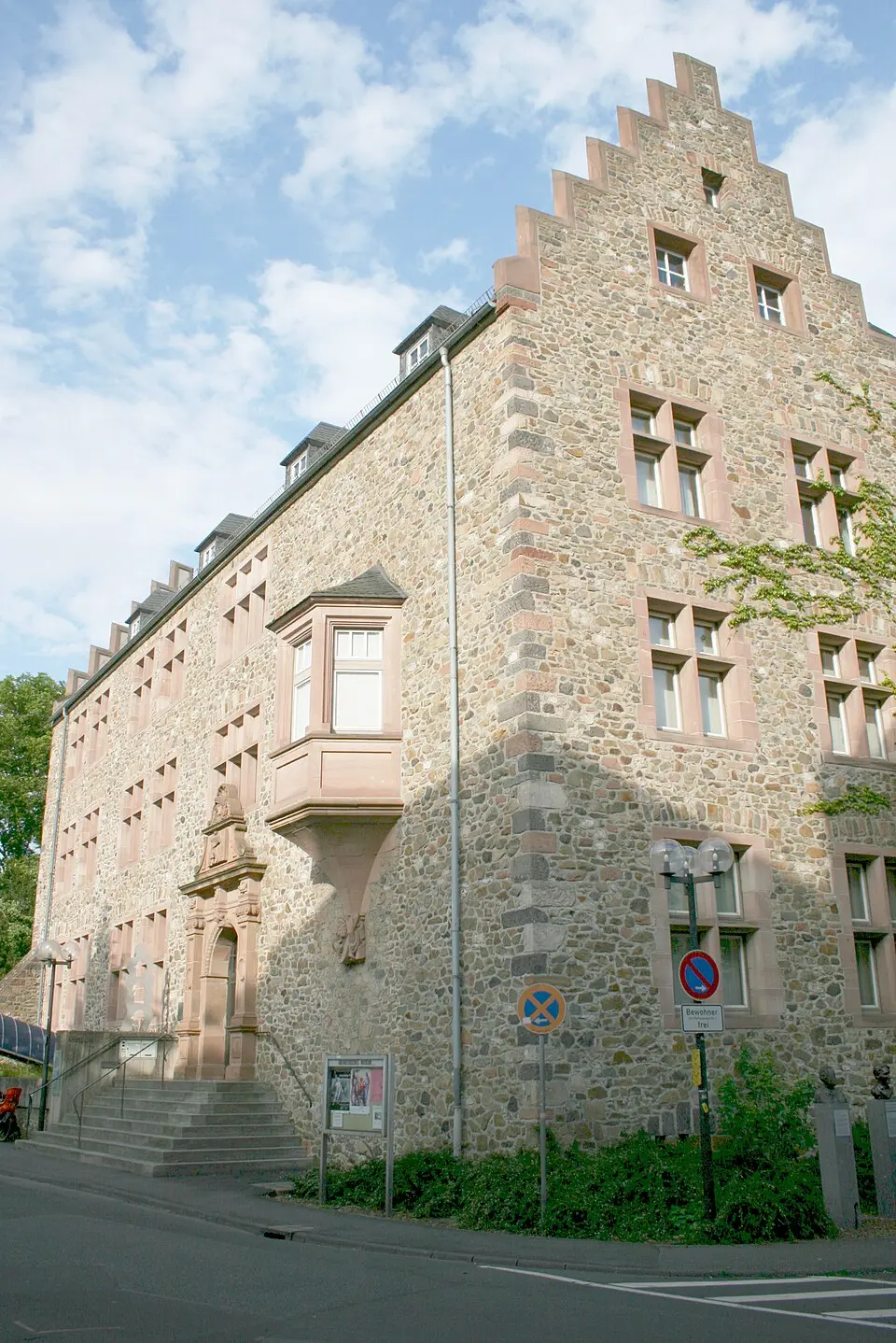 Bild: Emha · CC BY-SA 2.5 Altes Schloss (Gießen)