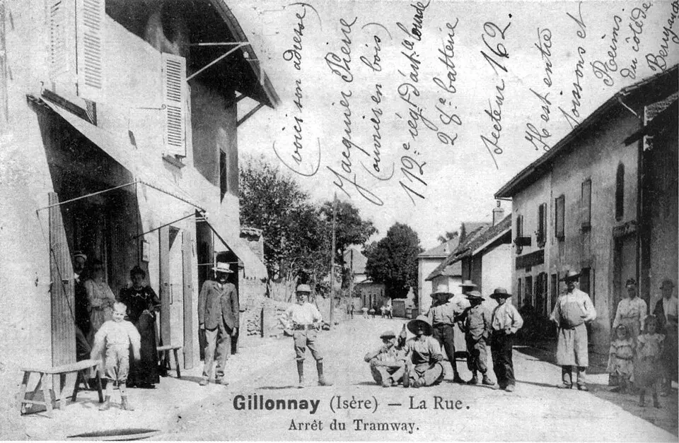 Obrázok: Daniel Delattre, L'Isère, les 533 communes, Grandvilliers : Delattre, 2008, ISBN 2-915907-40-4, EAN 9782915907407. · Public domain Gillonnay
