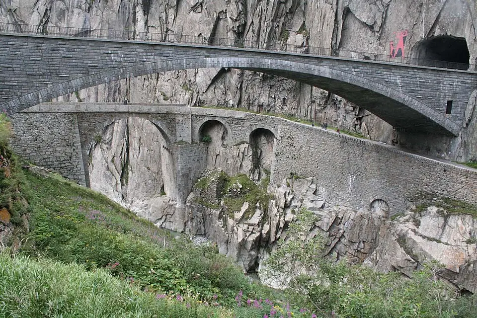 Image: Adrian Michael · CC BY-SA 3.0 pont du Diable