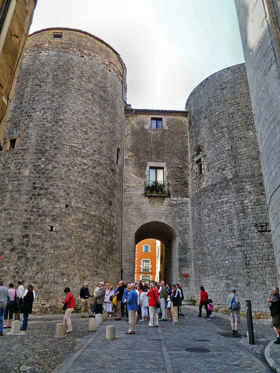 Murs, torres i portals de la Girona antiga