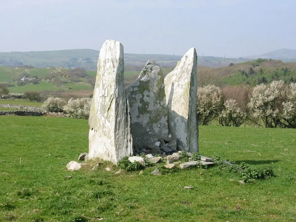 Cist Cerrig (beddrod siambr)