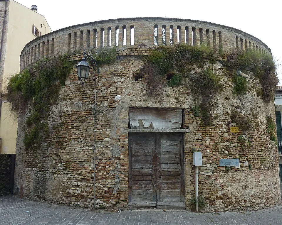 Torrione “Il Bianco” o di “Porta Napoli”