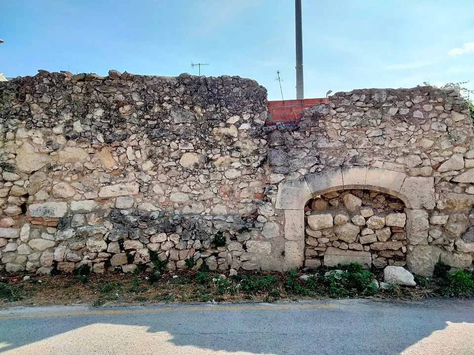 Image: Enric · CC BY-SA 4.0 Muralla de Vilafranca del Penedès