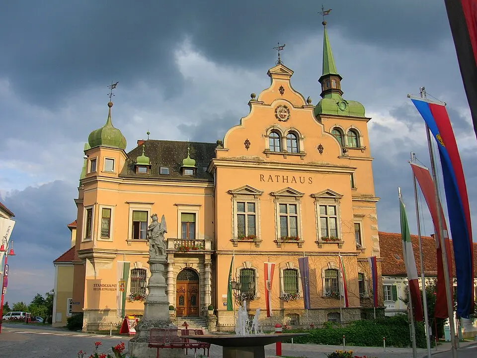 Obrázok: Anna Regelsberger · CC BY-SA 3.0 Rathaus/Gemeindeamt