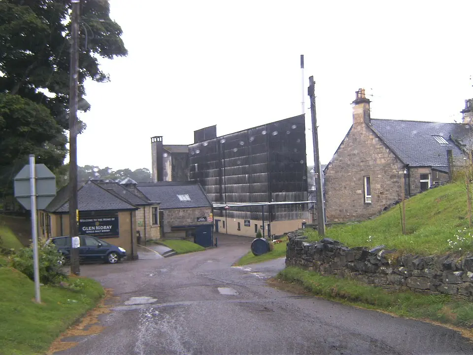 Image: Zenit · CC BY-SA 3.0 Glen Moray distillery
