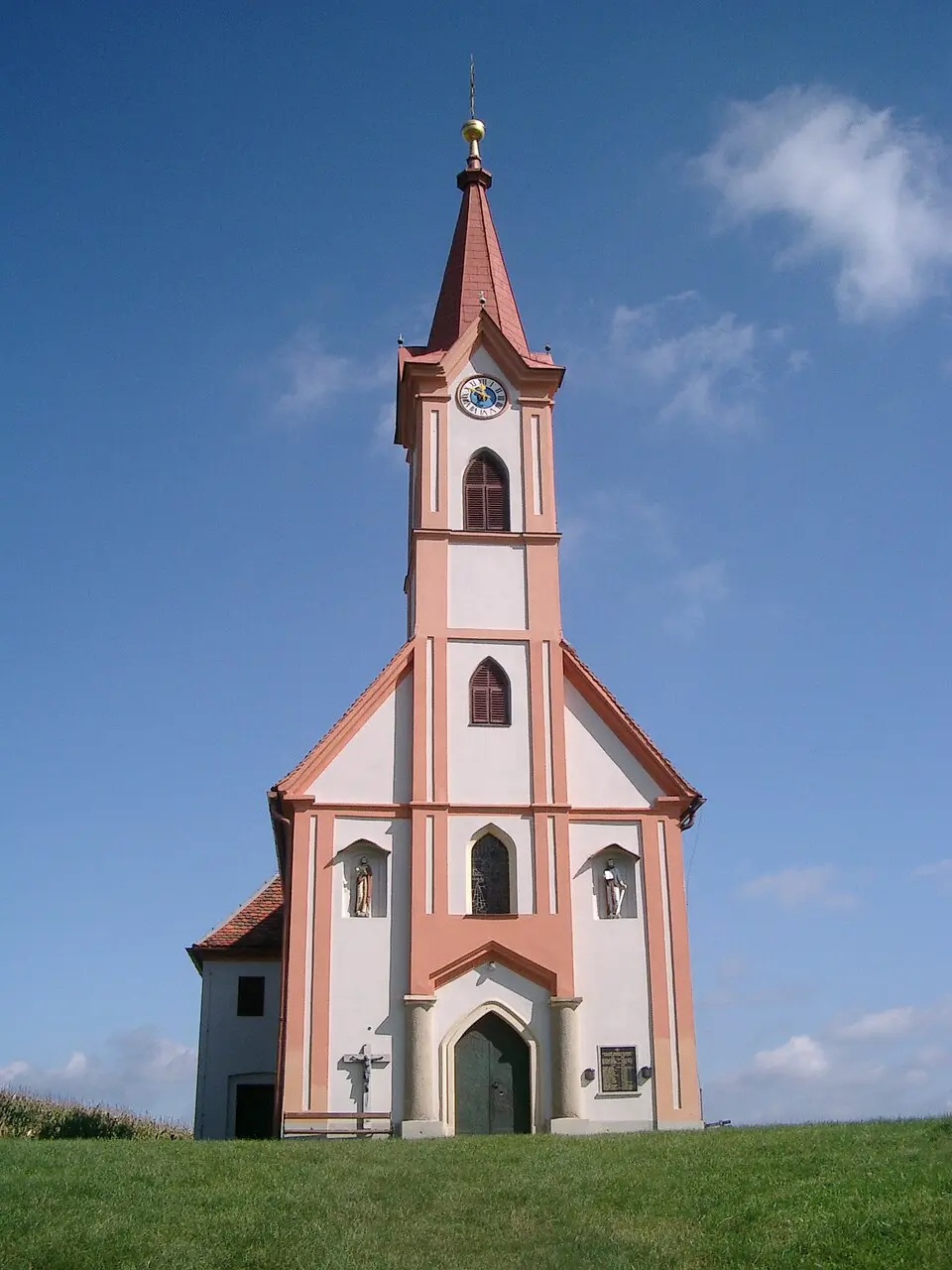 Bild: E.mil.mil (talk) · CC BY-SA 3.0 AT Messkapelle Hl. Dreifaltigkeit