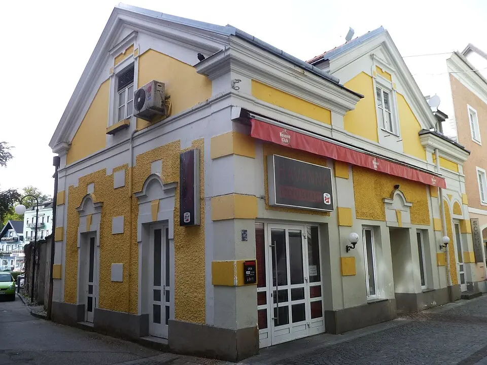 Wohn- und Geschäftshaus