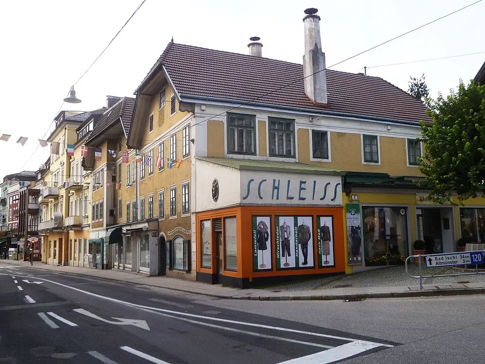 Bürgerhaus, Doppelhaus/Schleisskeramik