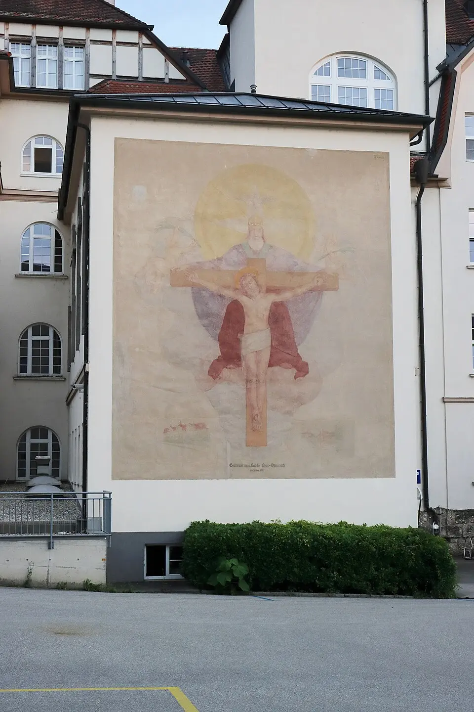 Landeskrankenhaus mit Wandbrunnen