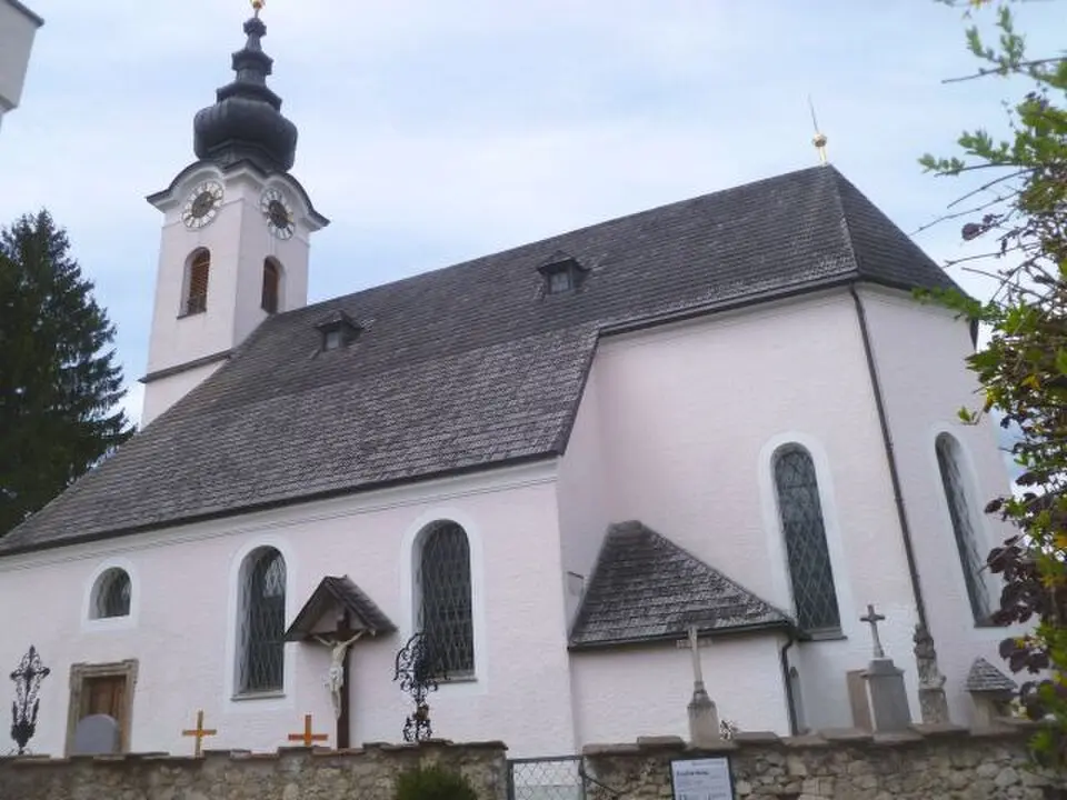 Kath. Pfarrkirche hl. Vitus mit altem Friedhof