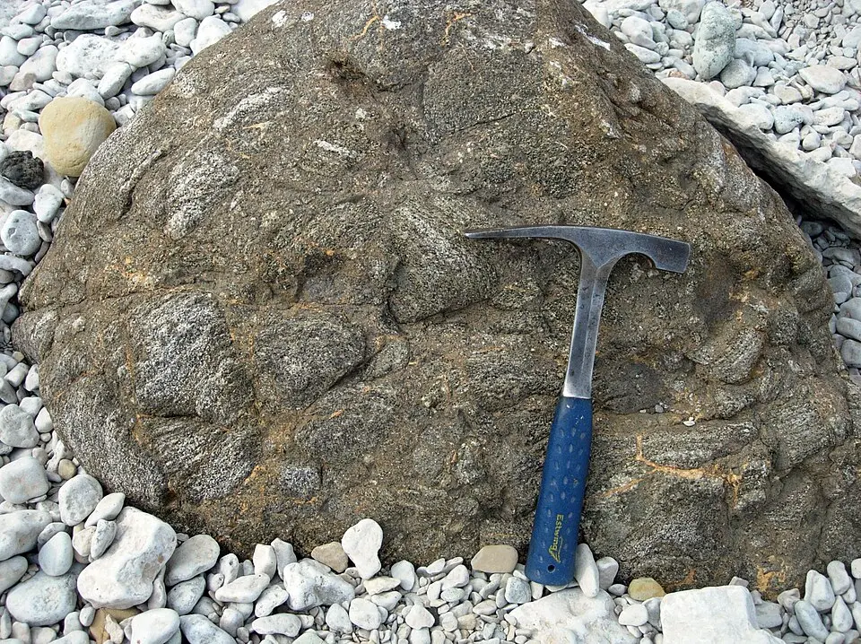 Neugrundi kraater