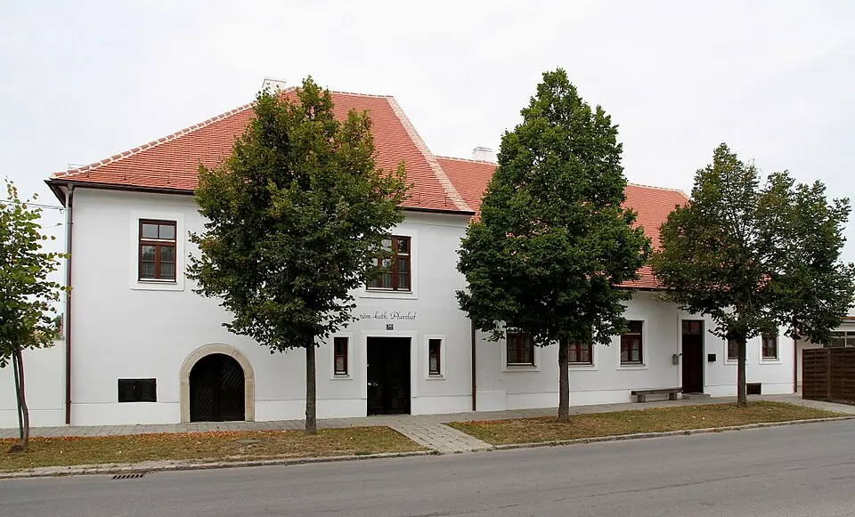 Image: C.Stadler/Bwag · CC BY-SA 3.0 Pfarrhof