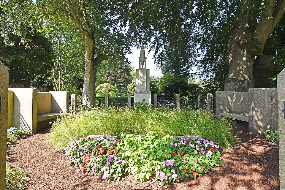 Grave of Detlev von Liliencron