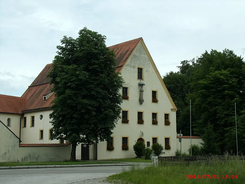 Bild: Richard Mayer · CC BY 3.0 Ehemals Benediktinerkloster, jetzt Franziskanerkloster