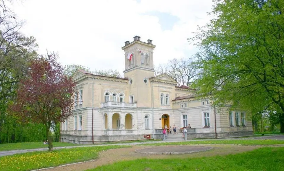 Zespół pałacowy w Łoniowie