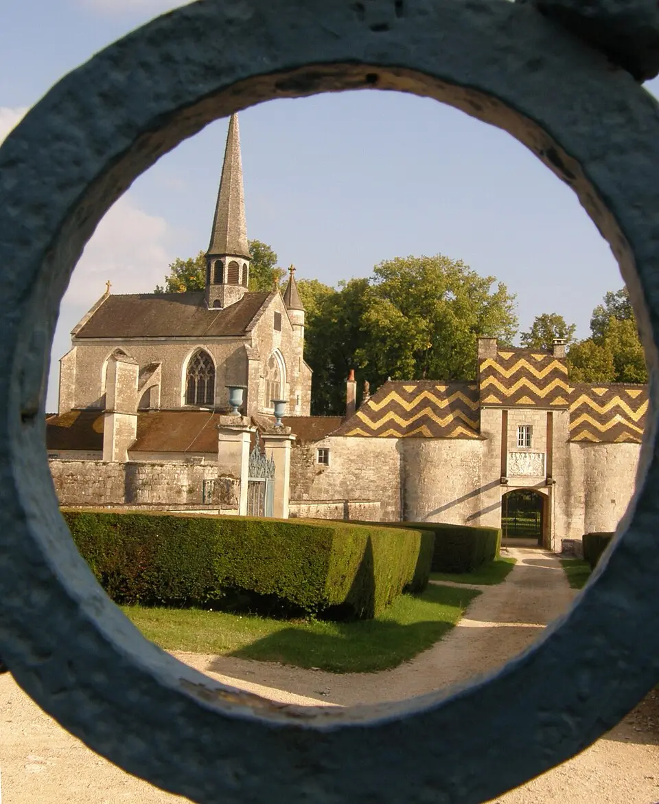 Image: GOOSSE Jean Marie · CC BY-SA 3.0 château de Grancey