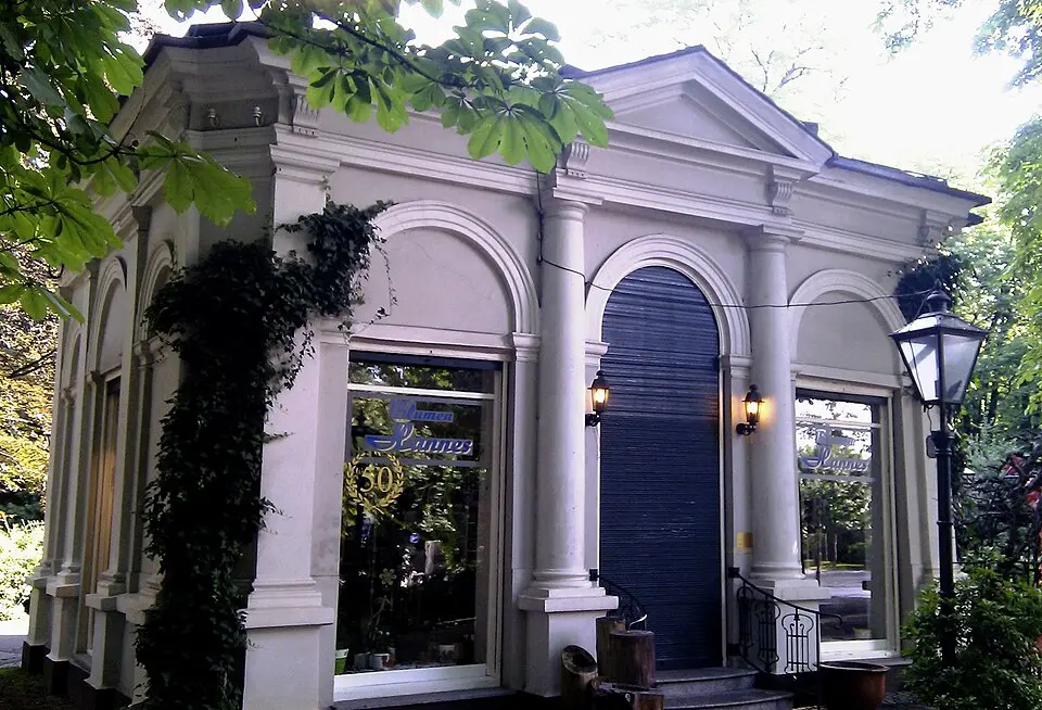 Kaverne unter dem Blumenpavillon zum Künstlerhaus