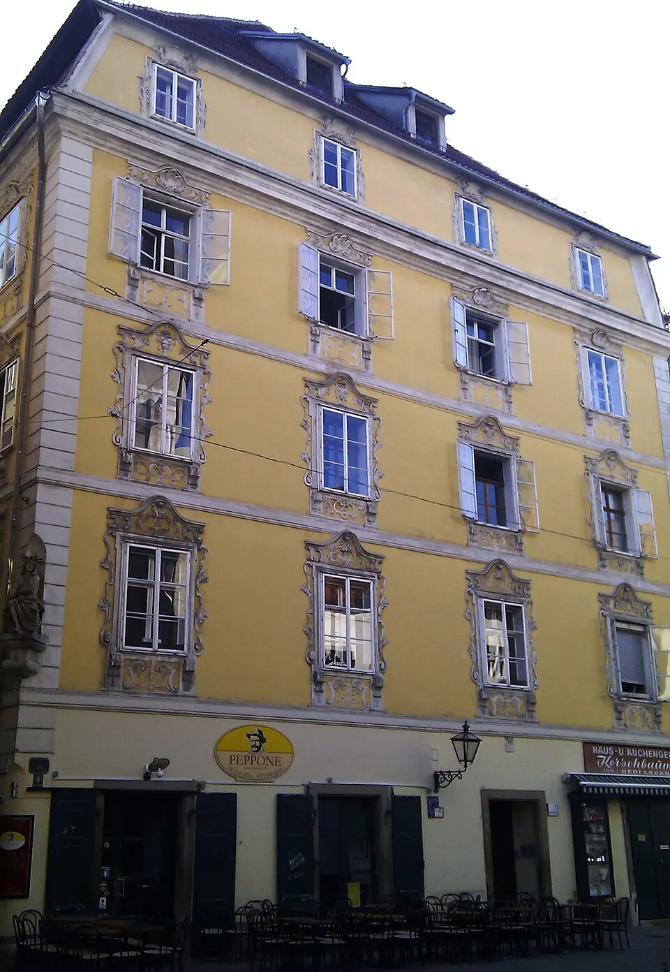 Wohn- und Geschäftshaus