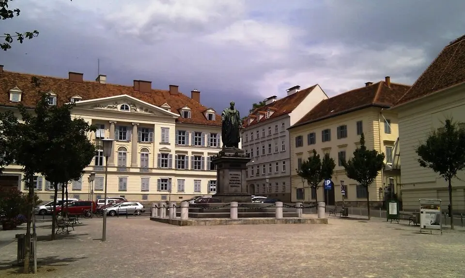 Reste der mittelalterlichen Stadtmauer und Burg