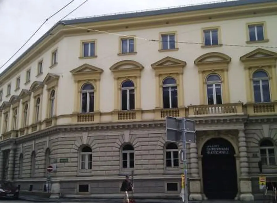 Immagine: Andi oisn · CC BY 3.0 Verwaltungs- /Bürogebäude, Stadtpalais