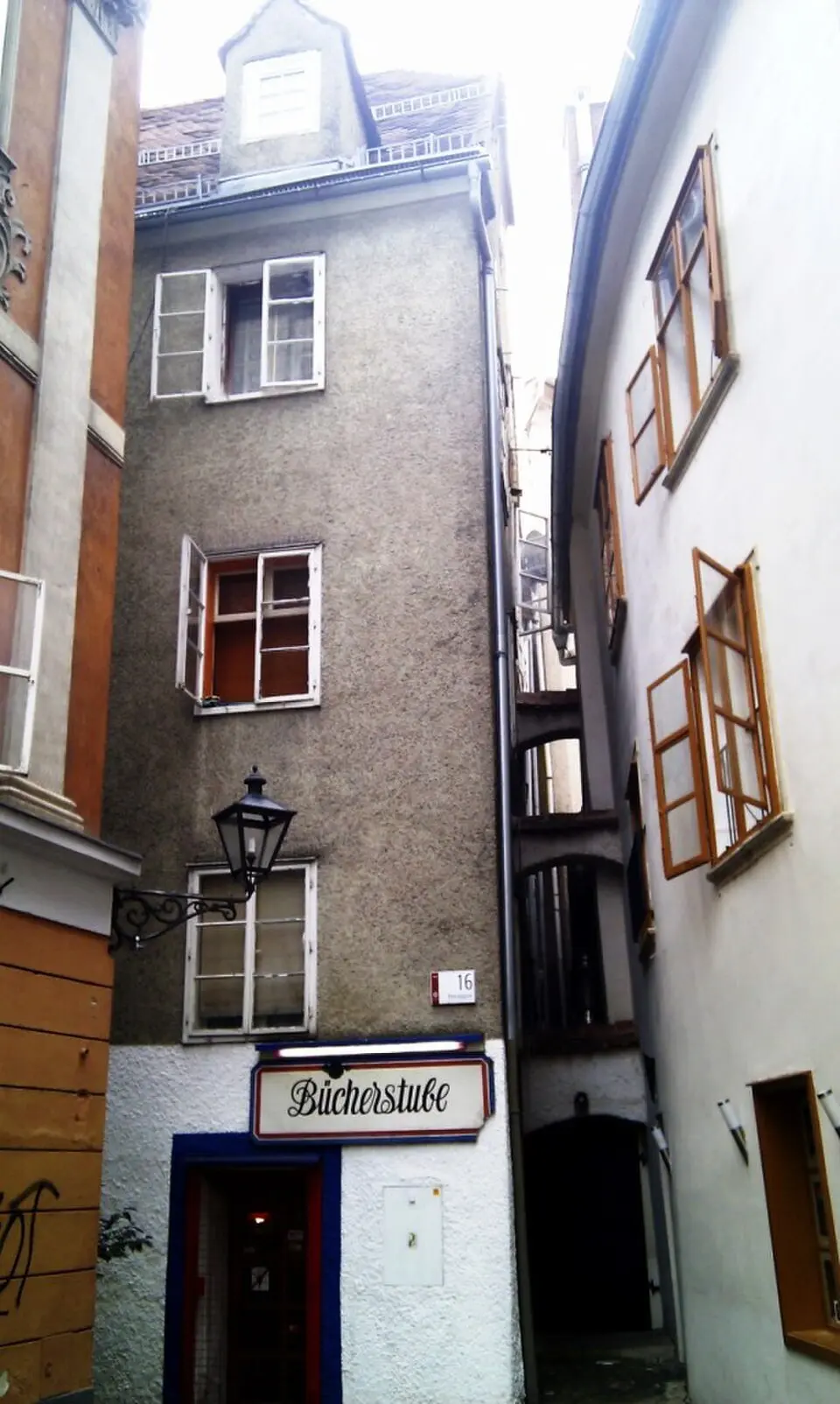 Slika: Andi oisn · CC BY 3.0 Wohn- und Geschäftshaus