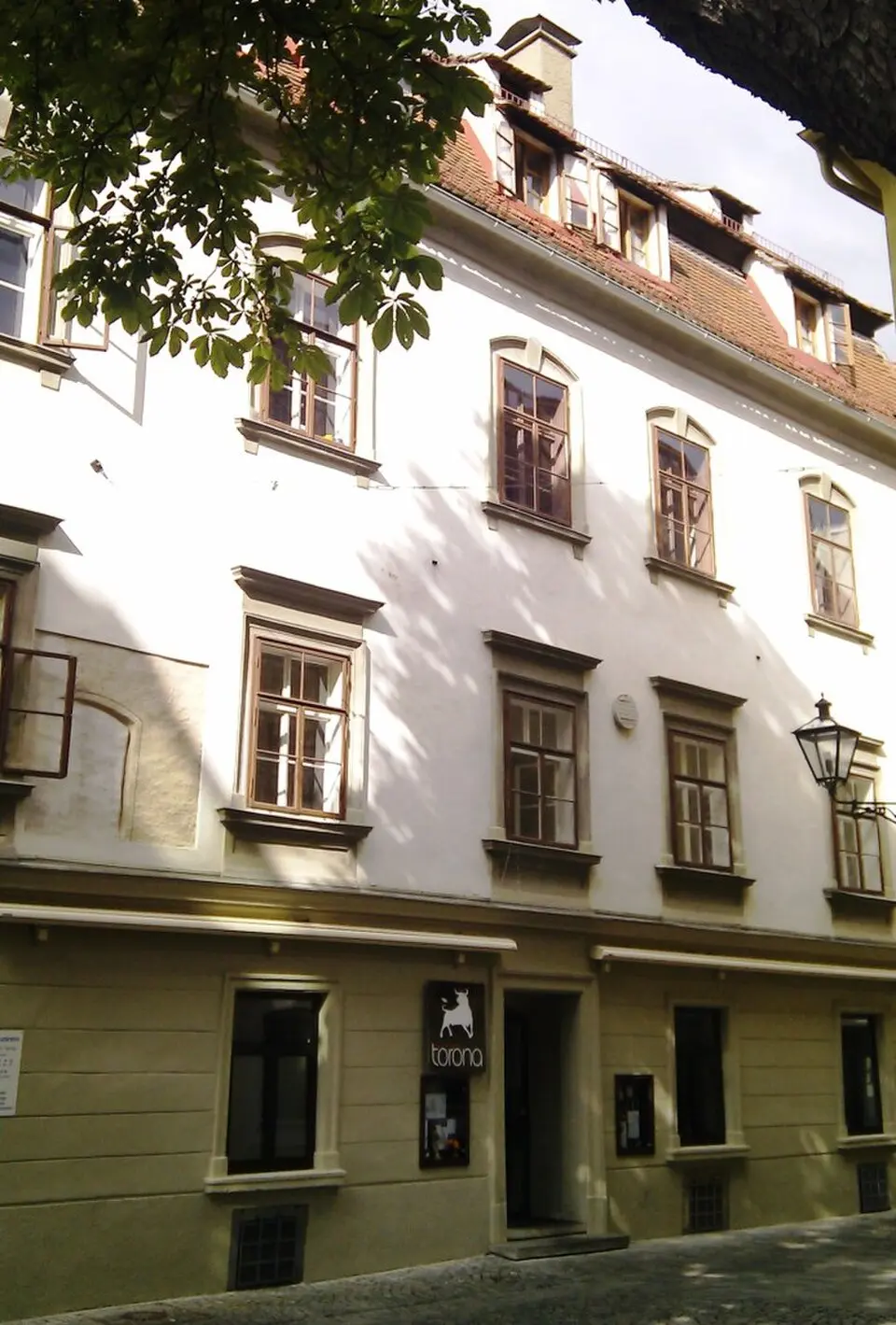 Wohn- und Geschäftshaus