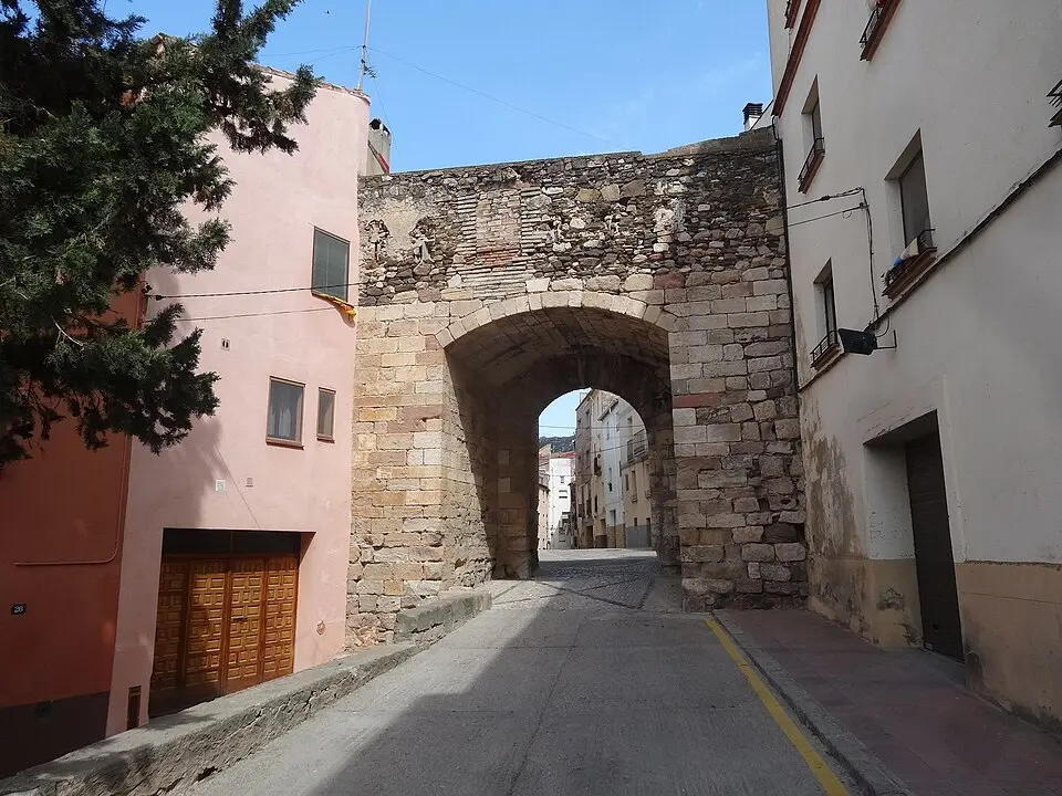Image: EliziR · CC BY-SA 3.0 Portal del Bou