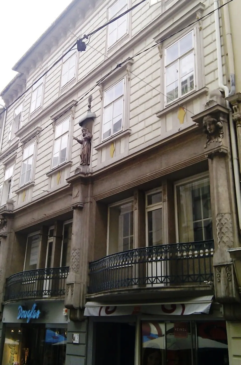 Wohn- und Geschäftshaus