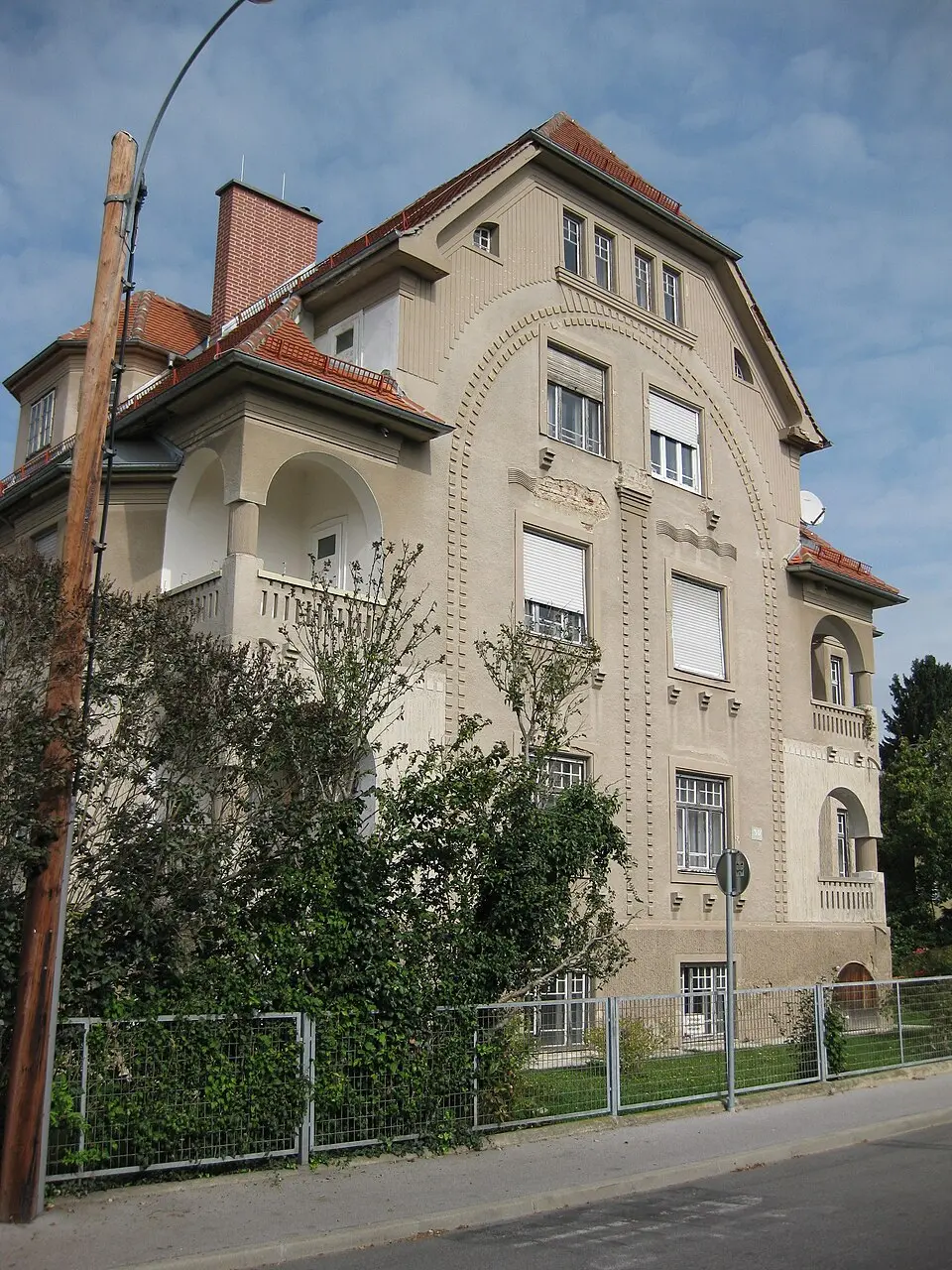 Mehrfamilienwohnhaus