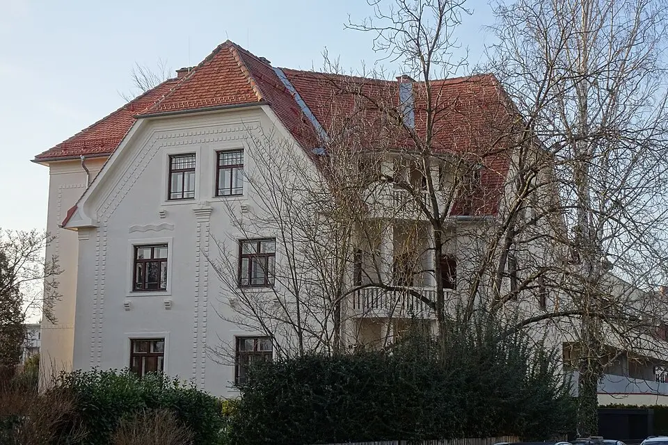 Mehrfamilienwohnhaus