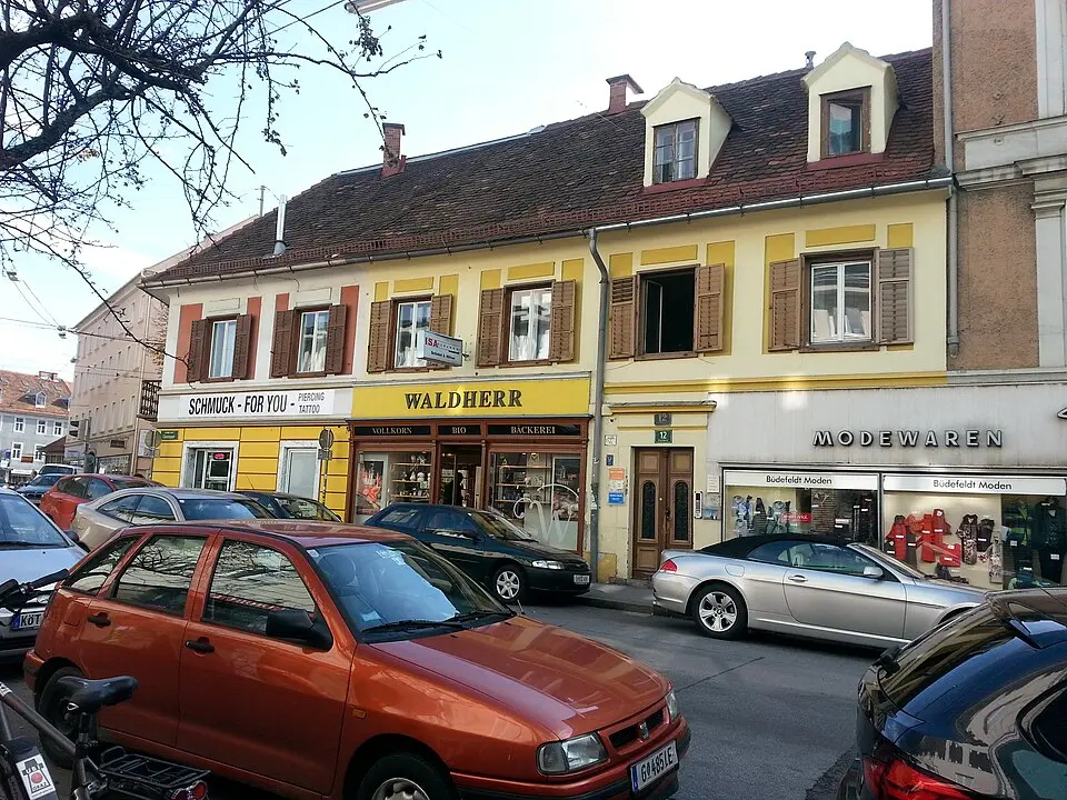 Immagine: Liuthalas · CC BY-SA 3.0 AT Wohn- und Geschäftshaus