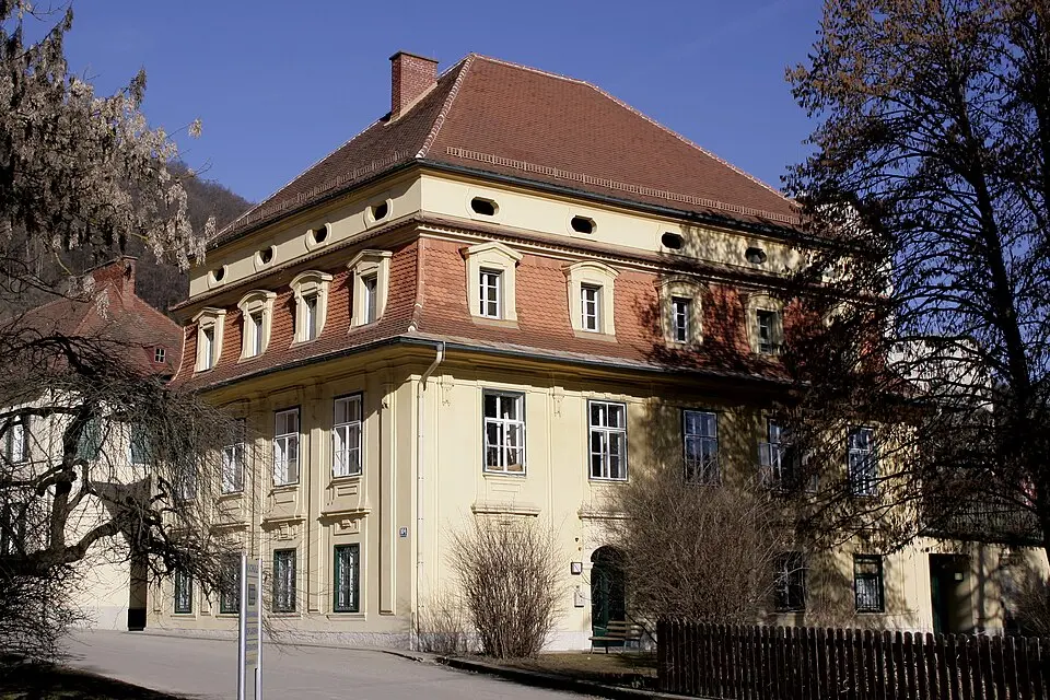 Image: Wolf32at · CC BY-SA 3.0 Herrenhaus des ehem. Ansitzes Krottenstein