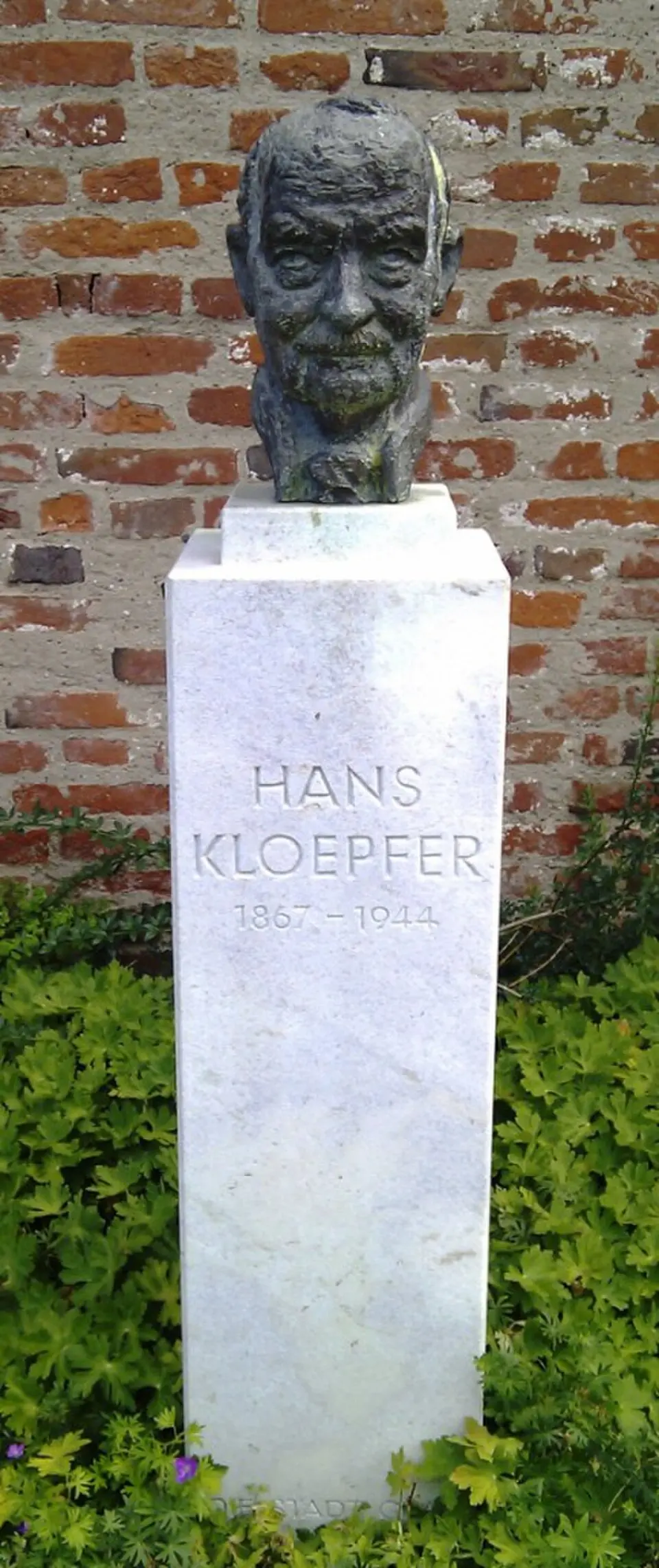 Slika: Andi oisn · CC BY 3.0 Persönlichkeitsdenkmal, Hans-Kloepfer-Denkmal