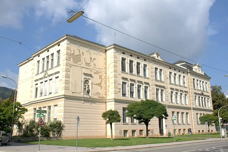 Volksschule, Hauptschule, Kindergarten und Hort Karl Morre