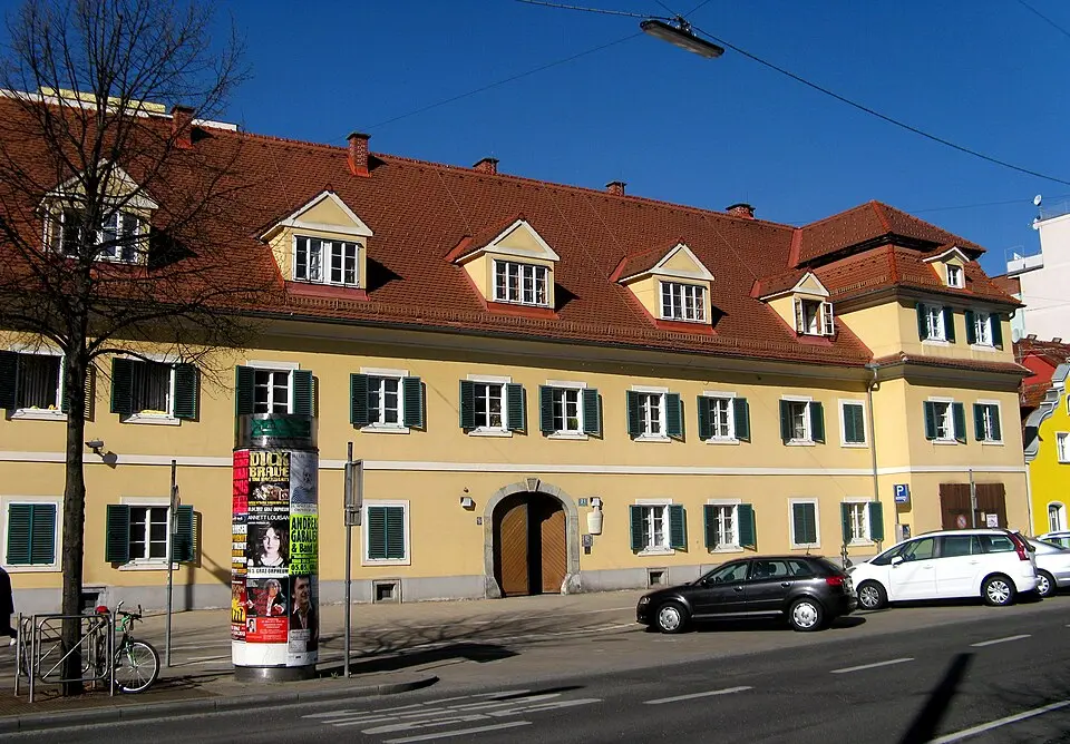 Image: Andi oisn (talk) · CC BY 3.0 Miethaus, ehem. Lendkaserne