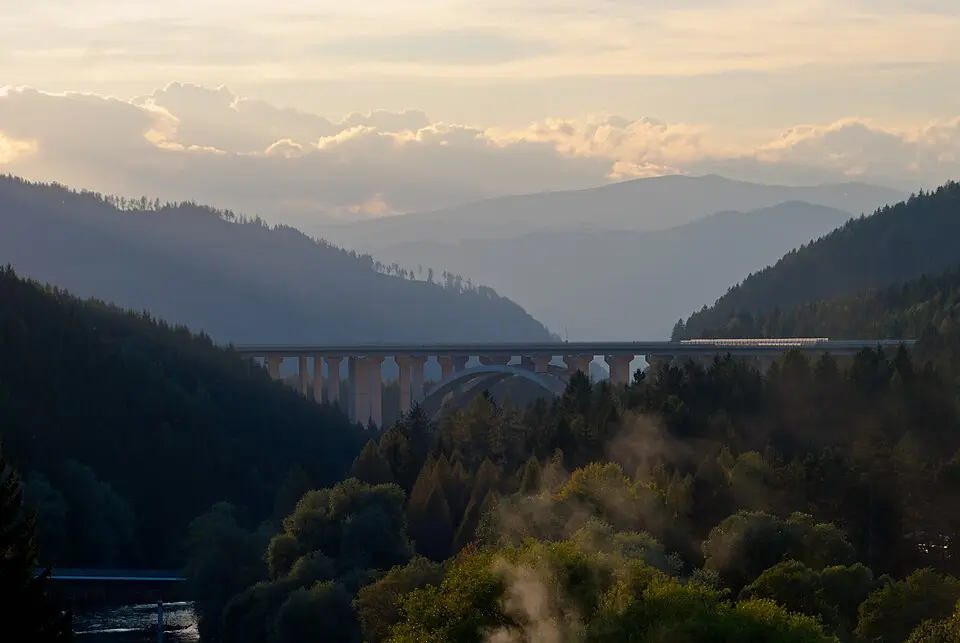 Image: Brezocnik Michael · CC BY-SA 3.0 AT Talübergang Grünhübl