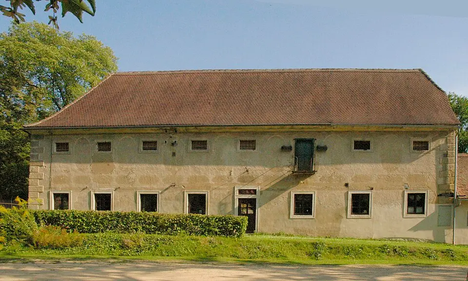 Obrázok: Manfred Kuzel · CC BY-SA 3.0 Meierhof, ehem. Gärtnerei im Süden des Schlosses Greillenstein