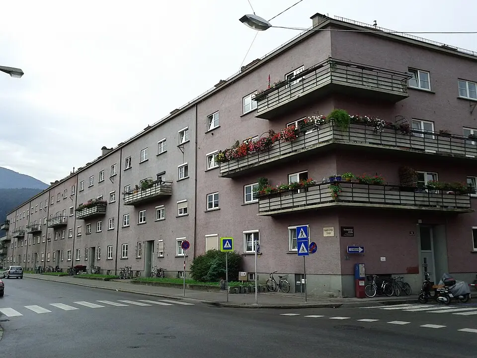Obrázok: Leitzsche (talk) · CC BY-SA 3.0 AT Kommunaler Wohnbau, Greinzblock